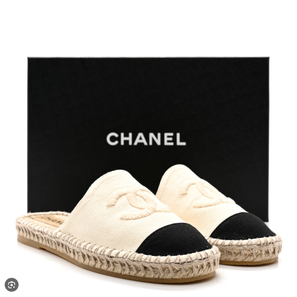 Chanel Espadrilles sandal white and black